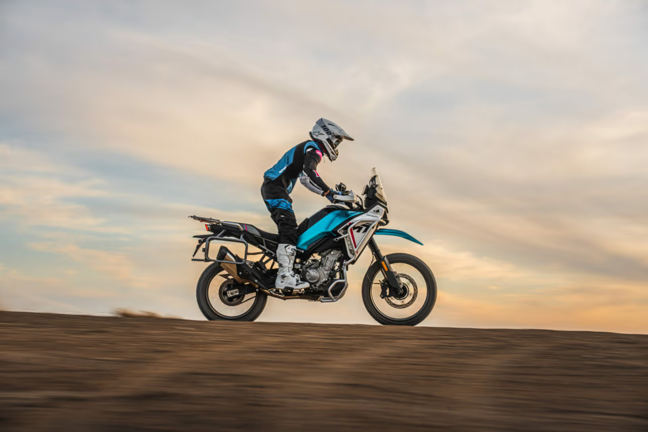 CFMoto 450MT chega ao Brasil com tecnologia e desempenho surpreendentes ...